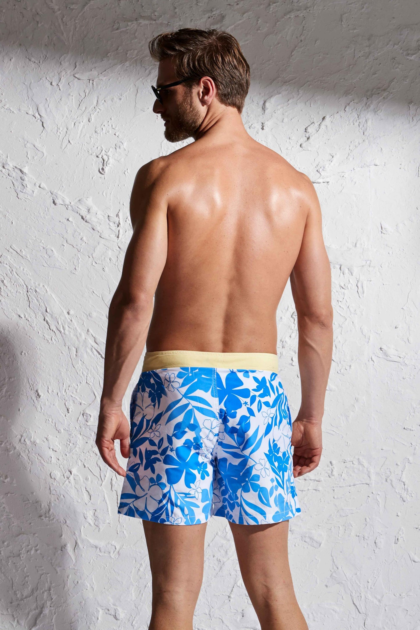 Boxer tropicale bianco